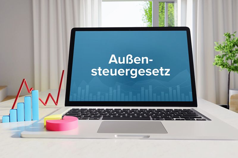 Foto: Laptop mit Anzeige Außensteuergesetz